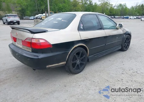 2000 Honda Accord 2.3 Lx z USA, uszkodzony, nr VIN 1HGCG6650YA134934